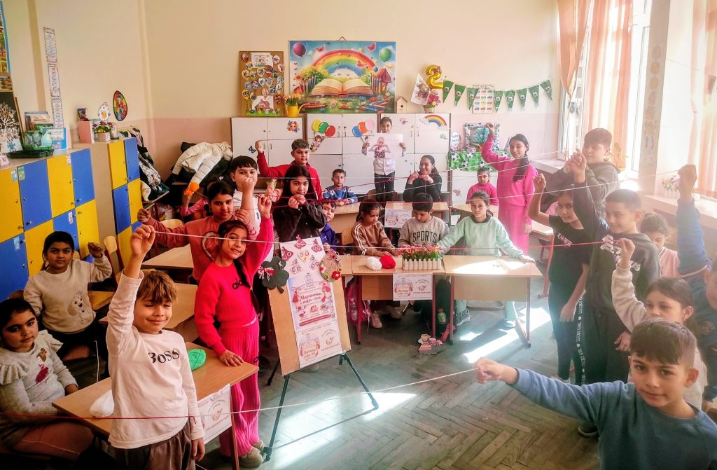 За поредна година десетки училища и детски градини се присъединяват към инициативата „Мартеничка с кауза“