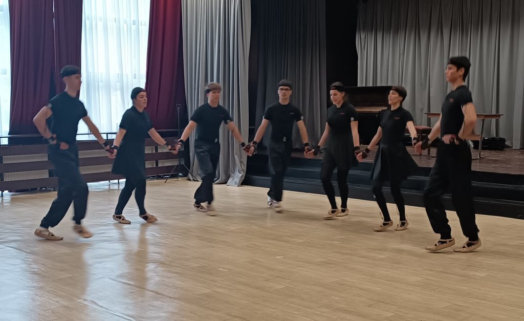 По време на изследванията се поставят сензори на 17 точки по тялото