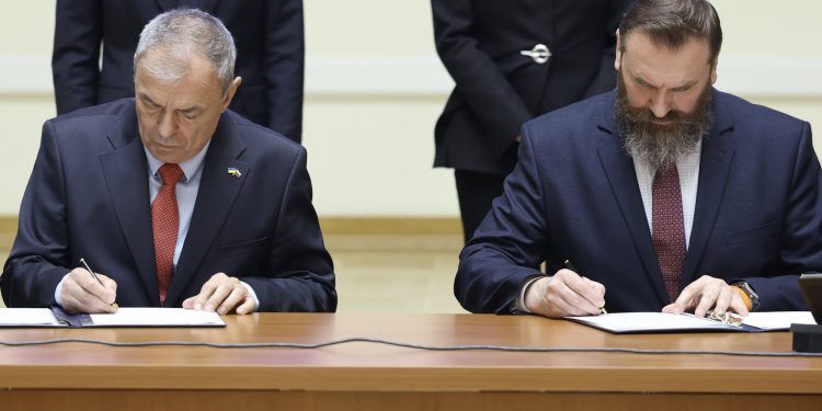 България и Украйна подписаха протокол за Болградската гимназия в Одеска област