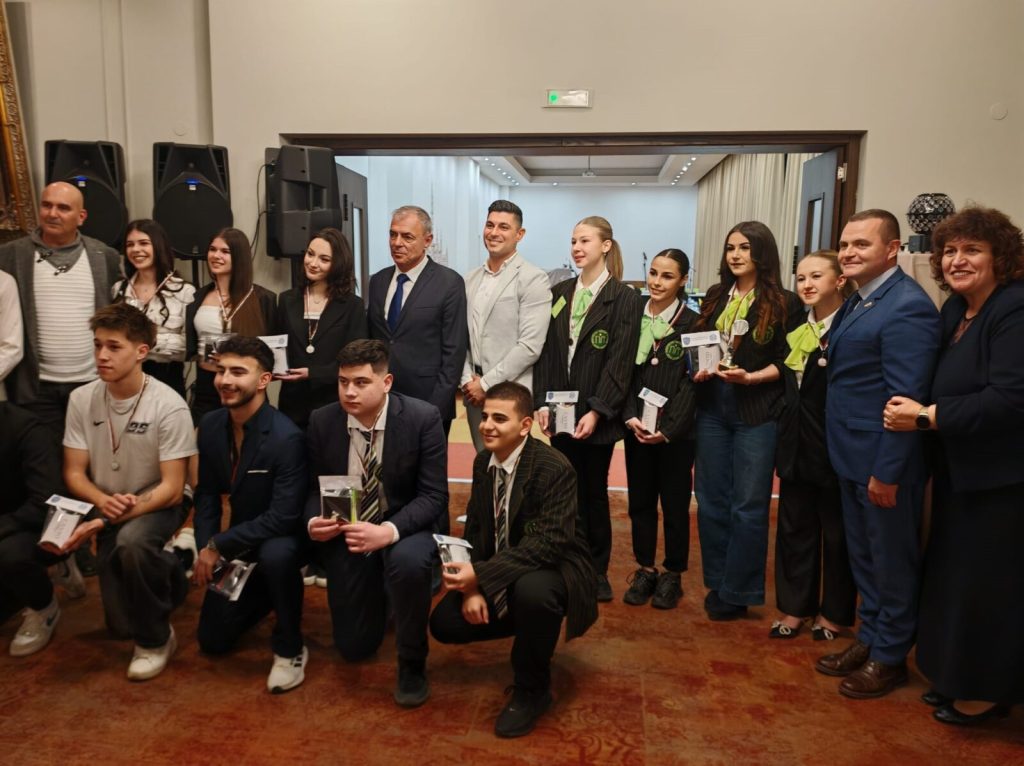 Министърът на образованието и науката проф. Сергей Игнатов награди победителите в регионалния кръг на Националното състезание по професии в туризма, който се проведе в Русе