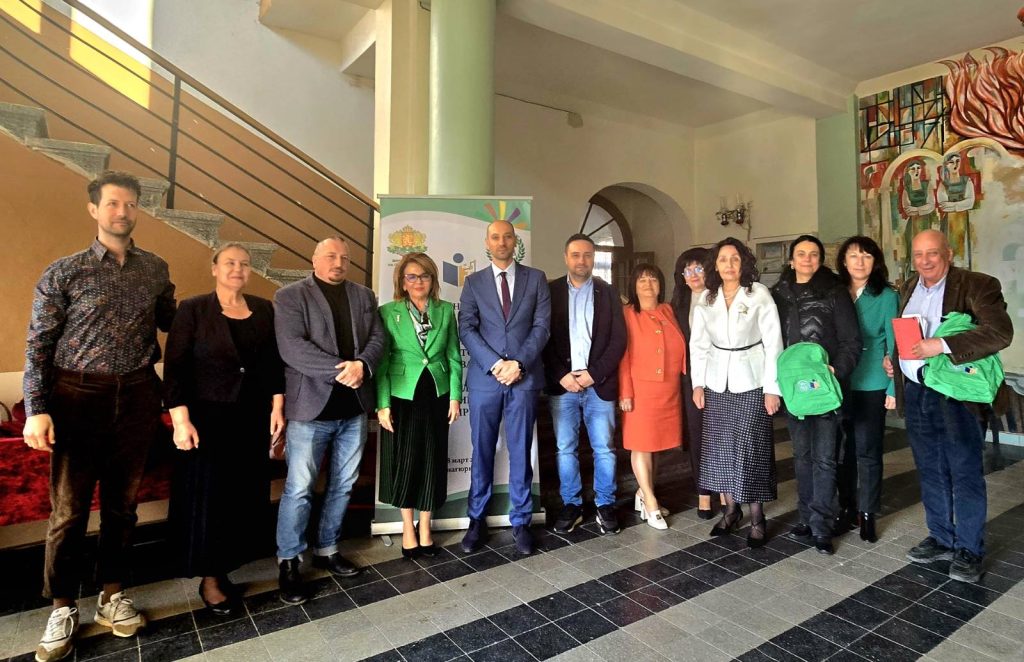 Заместник-министърът на образованието и науката д-р Наталия Михалевска откри училищна лаборатория за образователни иновации в ОУ "Двайсти април" в Панагюрище