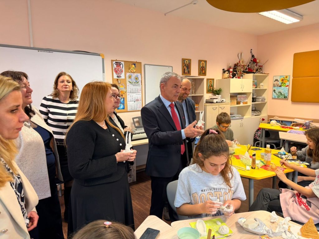 Министърът на образованието и науката проф. Сергей Игнатов откри новия STEM център в столичното 35. СЕУ „Добри Войников“