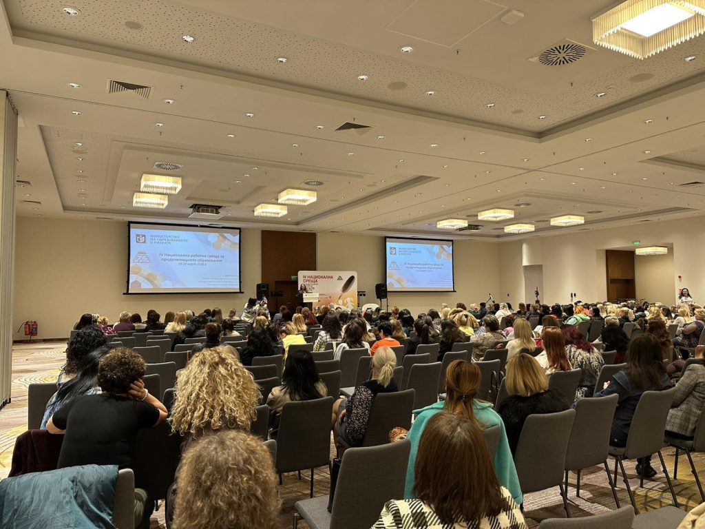 Рамка за качество и инструмент за самооценка са приложени пилотно в 20 детски градини от четири общини в страната – Троян, Пловдив, Враца и в столичния район „Слатина“. Това каза Ваня Георгиева – началник на отдел „Организиране, планиране и отчитане“ в дирекция „Съдържание на предучилищното и училищното образование“ в МОН, по време на IV национална среща на предучилищното образование в Правец