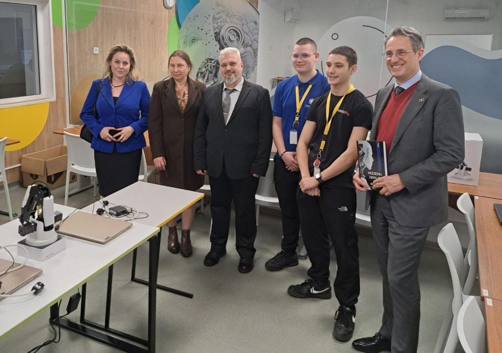 Новата програма „ДОМИНО 2“ за развитие на дуалното обучение събра в Бургас директори на професионални гимназии, представители на бизнеса, браншови организации и институции, ангажирани с уменията и кариерното развитие на младите хора