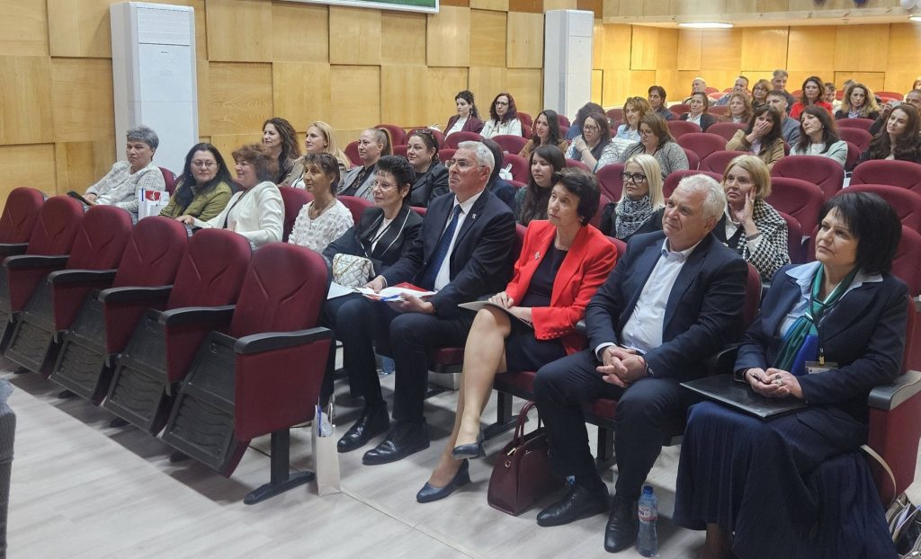 Заместник-министърът на образованието и науката д-р Емилия Лазарова откри конференцията "Културно - образователни траектории на изкуствения интелект" с домакин СУ "Св. Паисий Хилендарски" в Абланица