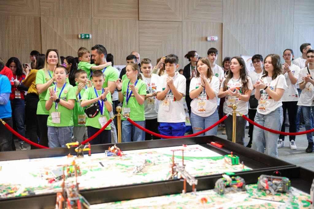 Международният фестивал за лего роботика FIRST LEGO League събра в Бургас над 800 участници