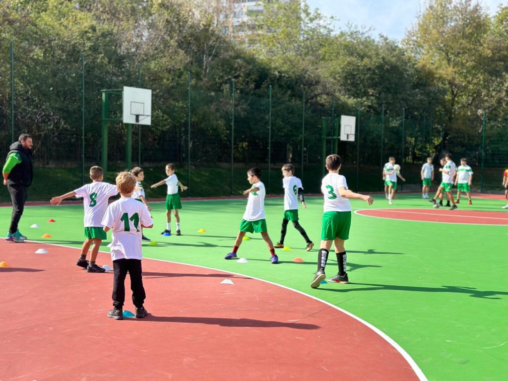 Професиите „помощник-треньор по вид спорт“ и „треньор по вид спорт“ да бъдат включени в Списъка на регулираните професии в Република България предвижда проект на Решение на Министерския съвет за изменение и допълнение на РМС 619 от 2009 г. за приемане на Списъка, публикуван за обществено обсъждане
