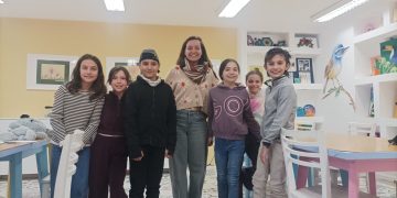 Младият ръководител на групата по приложни и изящни изкуства в ЦПЛР – ЦИКО, в София Надя Василева учи децата не само да творят, но и да вярват в себе си