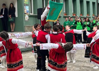 Зам.-министър Лазарова чества 150 години от Априлското въстание с ученици и учители от област Пазарджик