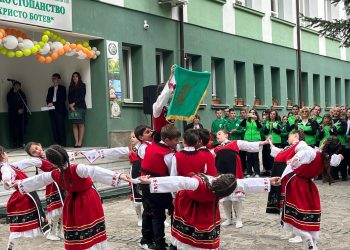 Зам.-министър Лазарова чества 150 години от Априлското въстание с ученици и учители от област Пазарджик