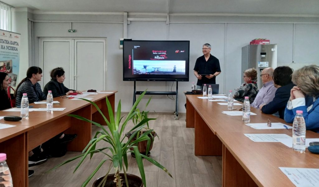 Екипи от 7 професионални гимназии участваха в семинар по програма „ДОМИНО 2“, чийто домакин беше Професионалната гимназия по транспорт и енергетика „Хенри Форд“ в София