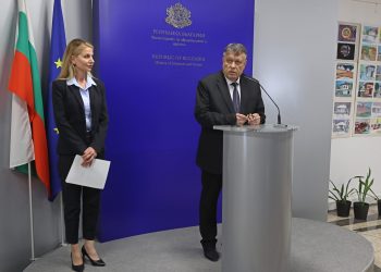 Над 53 000 заявления за явяване на матурата по български език и литература