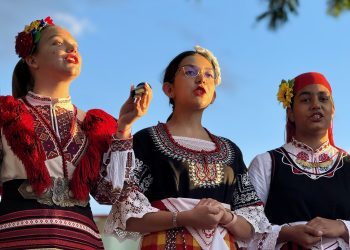 Снимка на броя: „Вечер на добрите сърца“ в ОУ „Васил Левски“ в село Караджово