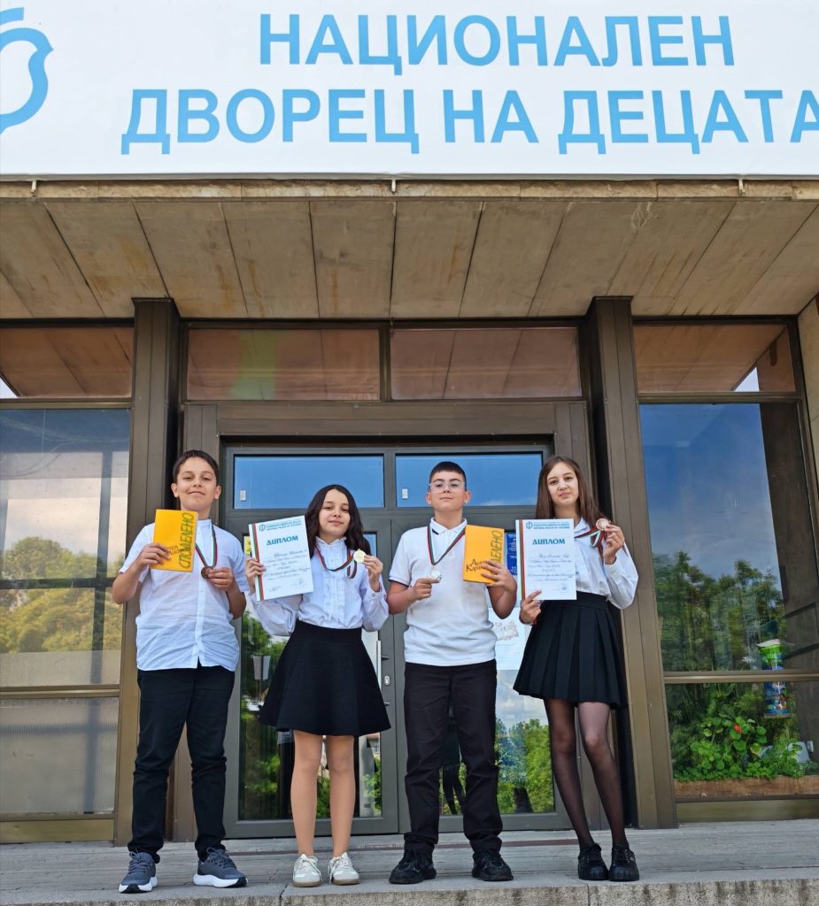 „Вълшебният свят на Ангел Каралийчев“