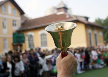 Предметът „Добродетели и религии“ влиза като задължителен в училищата от учебната 2028/2029 г. за учениците, които постъпват в I клас, предвижда проект за промени в Просветния закон