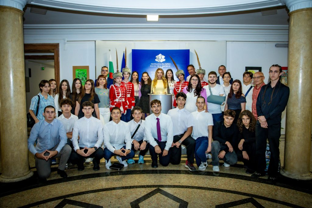 Зам.-министър Таня Панчева се срещна с младежи от България и Румъния по инициатива на Сдружение „Младежки гвардейски отряди“