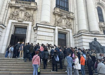 Държавата ще осигурява средства за обучението на 42 665 новоприети студенти през следващата академична година в 38 държавни висши училища, включително военните, реши Министерският съвет