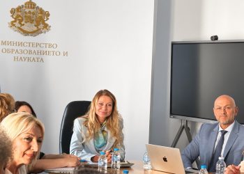 Учители, директори и университетски преподаватели обсъждат промените в предучилищното образование в МОН