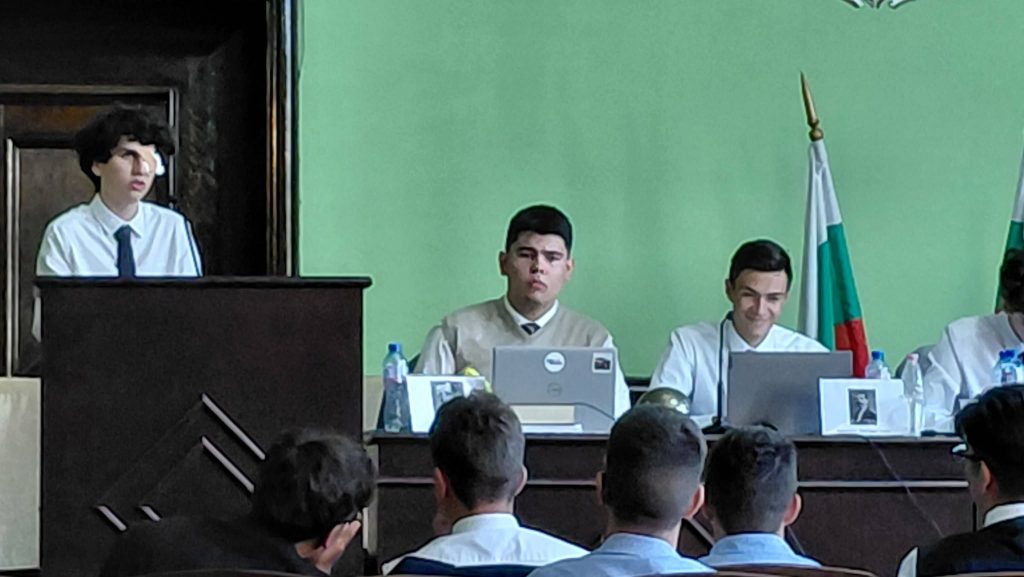 Гимназисти от страната пресъздадоха заседанието на XXV обикновено народно събрание от 1 март 1941 г. в Националната историческа симулация „Народното събрание 1941-ва – България и Тристранният пакт“
