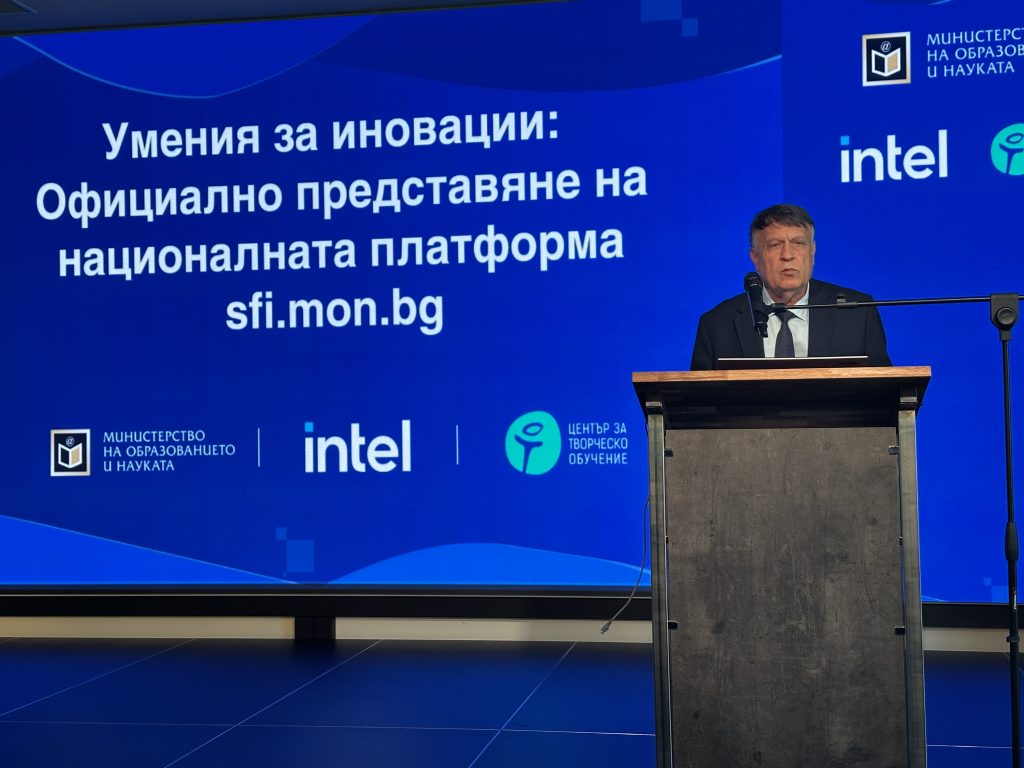 Нова национална платформа, която предоставя на учителите учебни ресурси за STEM и изкуствен интелект, бе представена в Националния STEM център